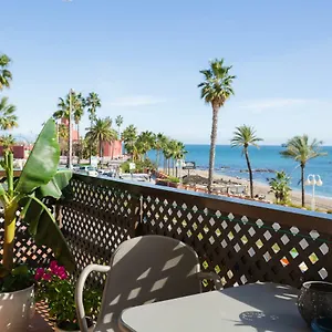apartamento-en-primera-linea-de-playa-en-benalmadena.hotelsinnerja.org/